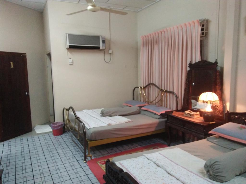 Teratak Ibunda Guest House Kota Bharu Ngoại thất bức ảnh